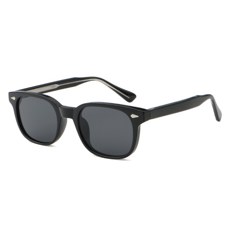 Bright black frame gray lens