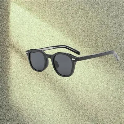 عینک آفتابی بزرگ برای صورت های کوچک